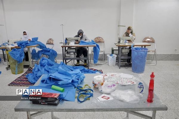 تداوم تولید ماسک و گان در تولیدی‌های زنجان