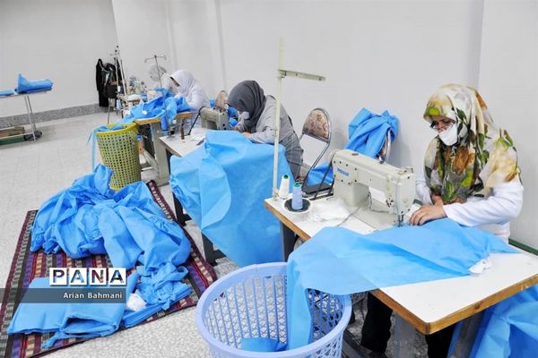 تداوم تولید ماسک و گان در تولیدی‌های زنجان