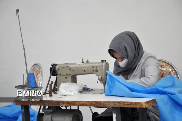 تداوم تولید ماسک و گان در تولیدی‌های زنجان