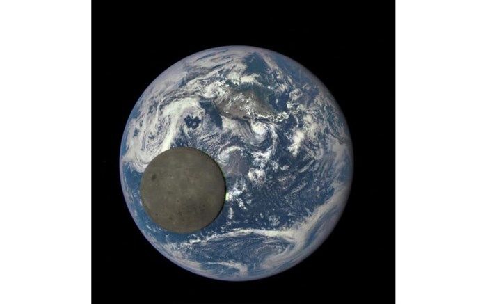 علت عدم تقارن عناصر سمت پنهان و پیدای ماه