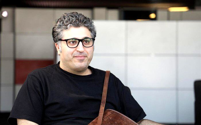 عباس امینی: ریسک اکران آنلاین را قبول کردیم تا در لیست انتظار اکران در سینما  قرار نگیریم