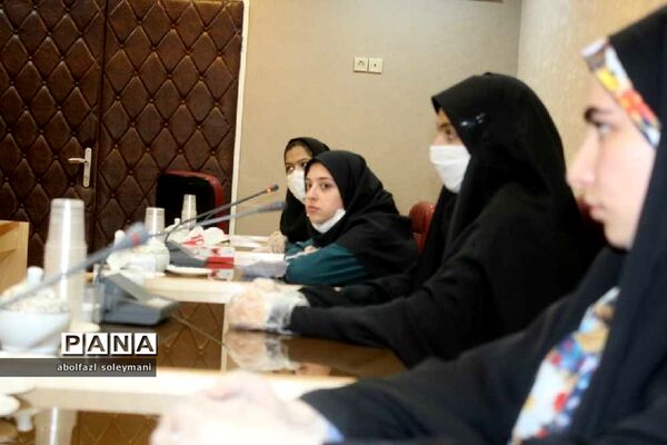 دیدار دانش آموزان دختر آوج با مشاور بانوان استانداری قزوین