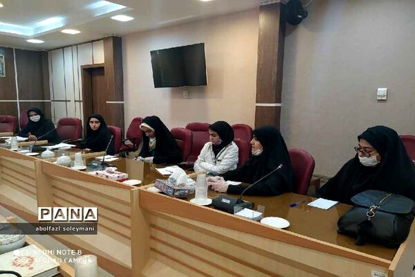 دیدار دانش آموزان دختر آوج با مشاور بانوان استانداری قزوین
