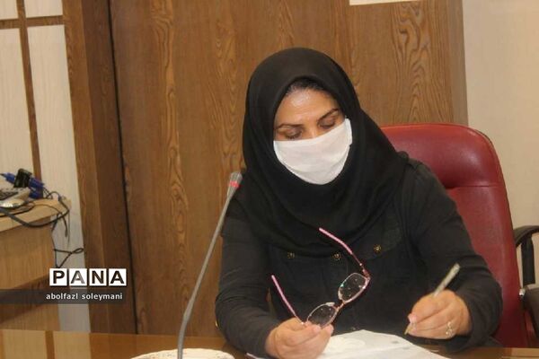 دیدار دانش آموزان دختر آوج با مشاور بانوان استانداری قزوین