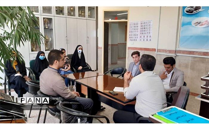 جلسه توجیهی دانش آموزان منتخب  مسابقات قرآن ،عترت و نماز ناحیه 2 بهارستان