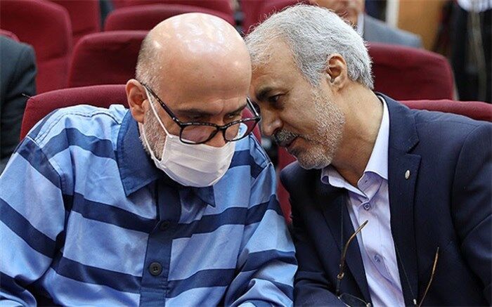 تصویری از حجم پرونده «اکبر طبری» در دادگاه امروز