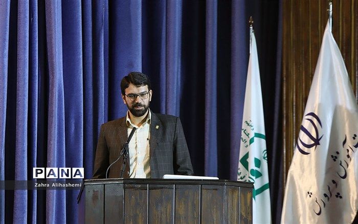 صمیمی: کار در فضای مجازی کلید طلایی دارد