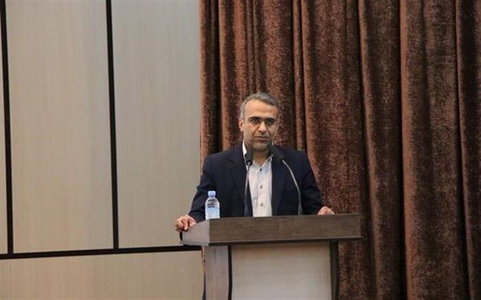 ملاک انتخاب قاضی و کارمند نمونه براساس خود اظهاری همکاران و بررسی نمرات ارزشیابی در کمیته ویژه انتخاب کارمند نمونه است