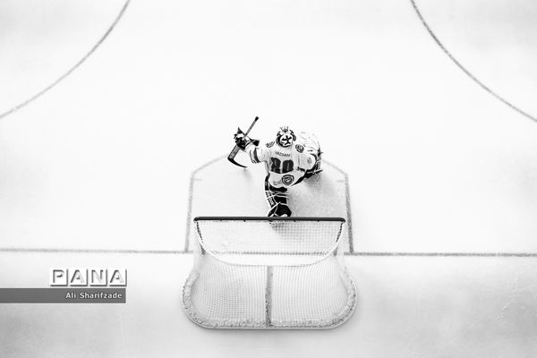 مسابقات هاکی روی یخ