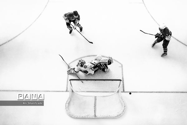 مسابقات هاکی روی یخ