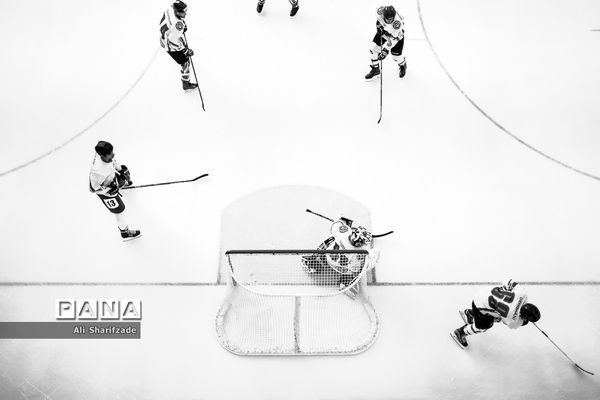 مسابقات هاکی روی یخ