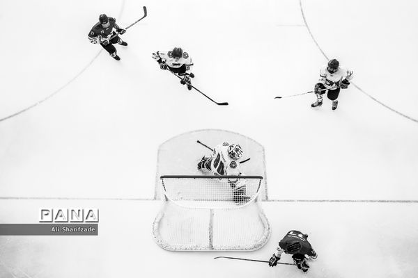 مسابقات هاکی روی یخ