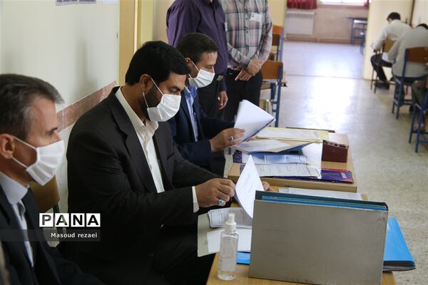 بازدید اکرمی معاون آموزش متوسطه اداره‌کل از حوزه‌های امتحانی منطقه میانه