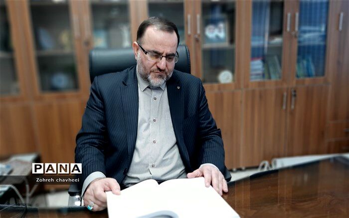 عنایت مهر: اصحاب قلم به زندگی عمق و وسعت می بخشند