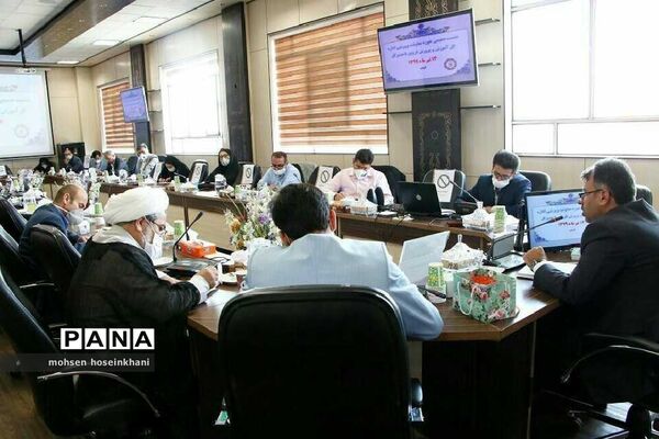 نشست هم‌اندیشی کارکنان حوزه پرورشی با مدیرکل آموزش و پرورش قروین