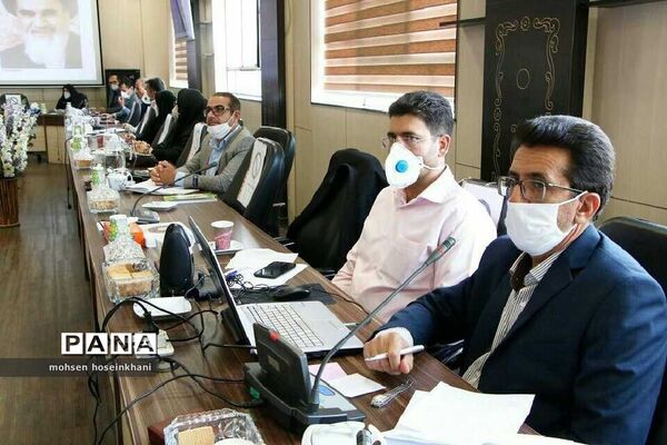 نشست هم‌اندیشی کارکنان حوزه پرورشی با مدیرکل آموزش و پرورش قروین