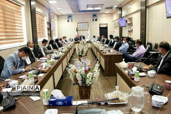 نشست هم‌اندیشی کارکنان حوزه پرورشی با مدیرکل آموزش و پرورش قروین