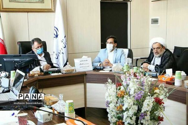 نشست هم‌اندیشی کارکنان حوزه پرورشی با مدیرکل آموزش و پرورش قروین