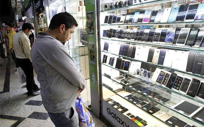 ممنوعیت واردات تلفن‌همراه بالای ۳۰۰ یورو ابلاغ نشده است