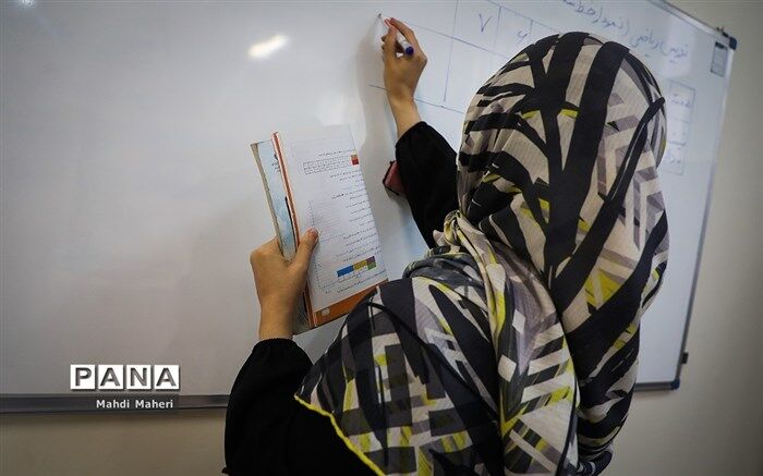 عضو کمیسیون آموزش: تا سال 1404 تعداد 620 هزار معلم بازنشسته می‌شوند