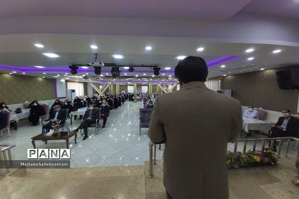 هم اندیشی مدیران مدارس کاشمر