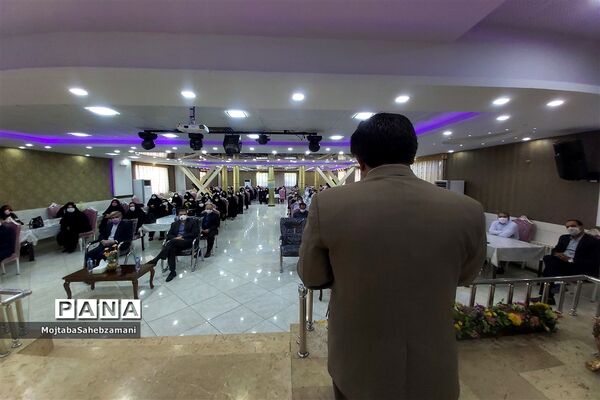 هم اندیشی مدیران مدارس کاشمر