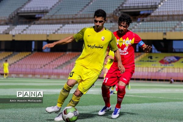 دیدارتیم های نود ارومیه و خوشه طلایی ساوه