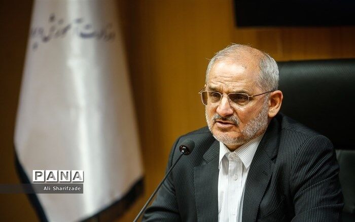 به دانش‌‌آموزان روحیه و توانایی پرسشگری و آزاداندیشی؛ خلاقیت و کارآفرینی را منتقل کنیم و در شکل گیری هویت آنان اهتمام داشته باشیم