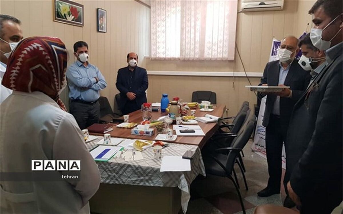 تقدیر از خیر نیکوکار بخش سلامت در درمانگاه فرهنگیان منطقه 2