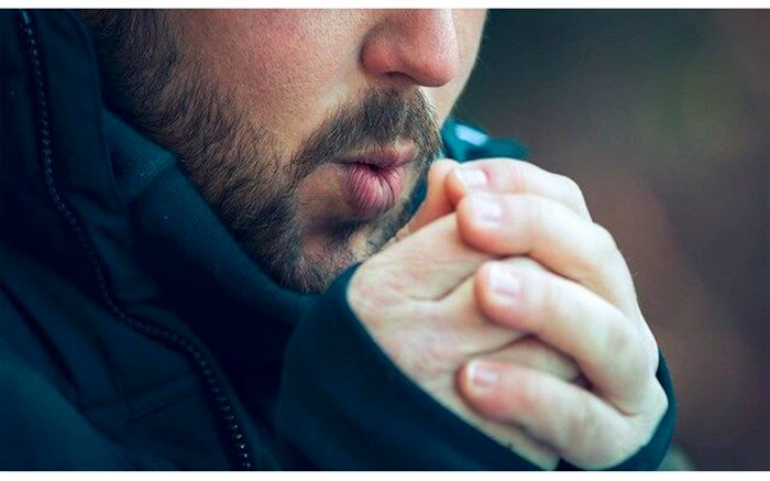 ۱۰ دلیل احساس دائمی سرما در انگشتان