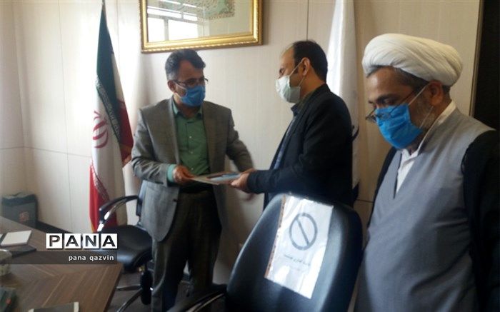 تجلیل از 2 مربی پرورشی فعال در شبکه شاد