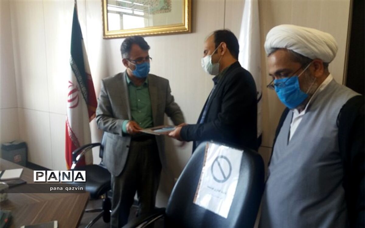 تجلیل از 2 مربی پرورشی فعال در شبکه شاد