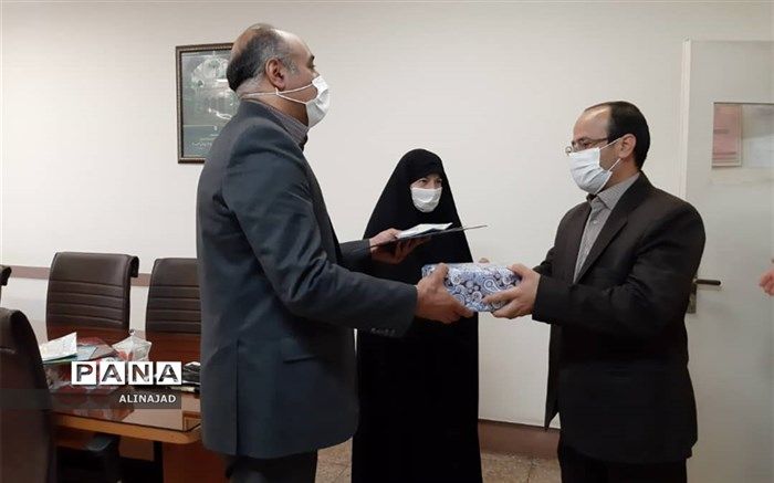 قدردانی معاون پرورشی منطقه چهار از برگزیدگان  مسابقات فرهنگیان