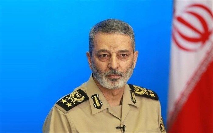 فرمانده کل ارتش: به روز و جلوتر از تهدیدات هستیم