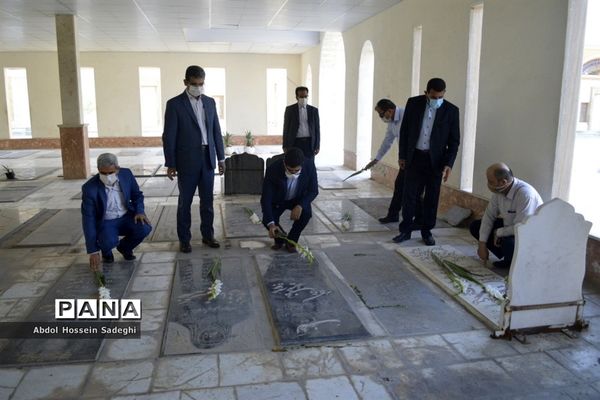 تجدید پیمان معاون جدید پرورشی و فرهنگی اداره‌کل آموزش و پرورش استان بوشهر با شهدا