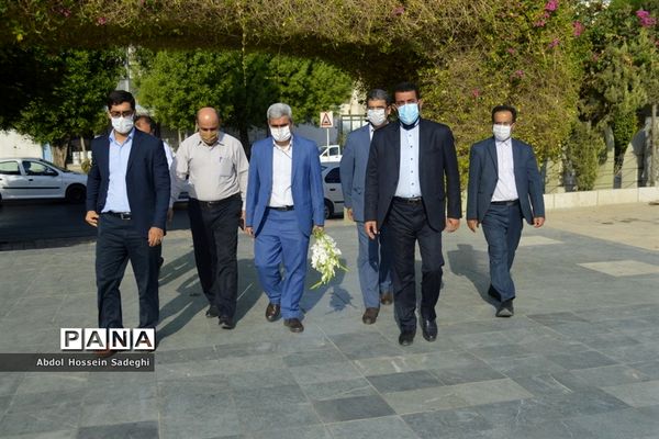 تجدید پیمان معاون جدید پرورشی و فرهنگی اداره‌کل آموزش و پرورش استان بوشهر با شهدا