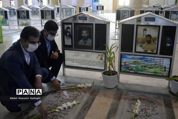 تجدید پیمان معاون جدید پرورشی و فرهنگی اداره‌کل آموزش و پرورش استان بوشهر با شهدا