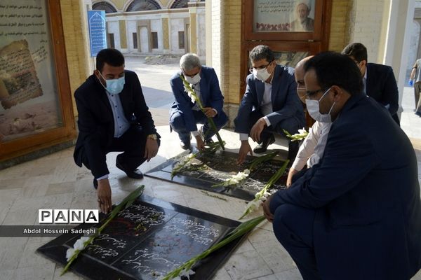 تجدید پیمان معاون جدید پرورشی و فرهنگی اداره‌کل آموزش و پرورش استان بوشهر با شهدا