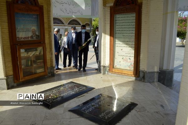 تجدید پیمان معاون جدید پرورشی و فرهنگی اداره‌کل آموزش و پرورش استان بوشهر با شهدا