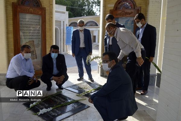 تجدید پیمان معاون جدید پرورشی و فرهنگی اداره‌کل آموزش و پرورش استان بوشهر با شهدا