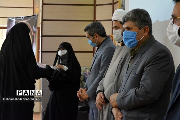 تجلیل از دانش آموزان برگزیده ناحیه 1 مشهد در مسابقات قرآن عترت و نماز خراسان رضوی