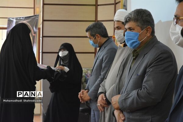 تجلیل از دانش آموزان برگزیده ناحیه 1 مشهد در مسابقات قرآن عترت و نماز خراسان رضوی