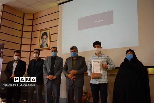 تجلیل از دانش آموزان برگزیده ناحیه 1 مشهد در مسابقات قرآن عترت و نماز خراسان رضوی