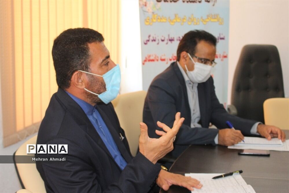 جلسه هم اندیشی معاون پرورشی و فرهنگی اداره کل آموزش و پرورش استان بوشهر با مشاوران مرکز مشاوره و خدمات روان شناختی بوشهر