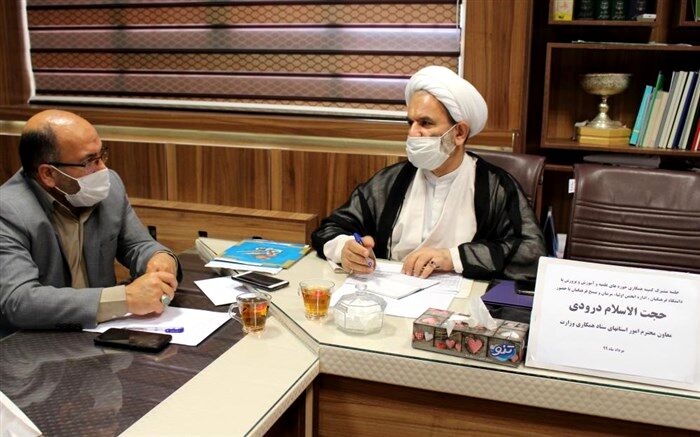 والدین در تربیت فرزندان در داخل مدرسه هم مسؤلیت دارند