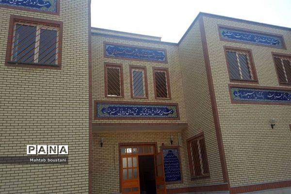 بازدید فرماندار دشتستان و مدیرکل نوسازی مدارس استان از پروژه های عمرانی آموزش و پرورش دشتستان