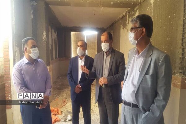 بازدید فرماندار دشتستان و مدیرکل نوسازی مدارس استان از پروژه های عمرانی آموزش و پرورش دشتستان
