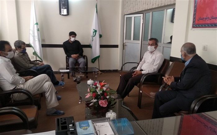 لزوم تلاش بر کار گروهی و دانش آموز محوری