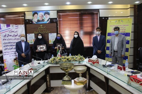 آیین تجلیل از دانش آموزان مدال آور مسابقات کشوری استان بوشهر