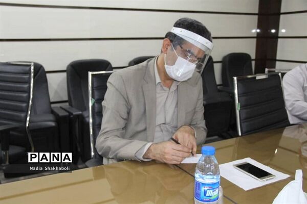 نشست معاون  پرورشی و فرهنگی بوشهر با مدیر و کارشناسان